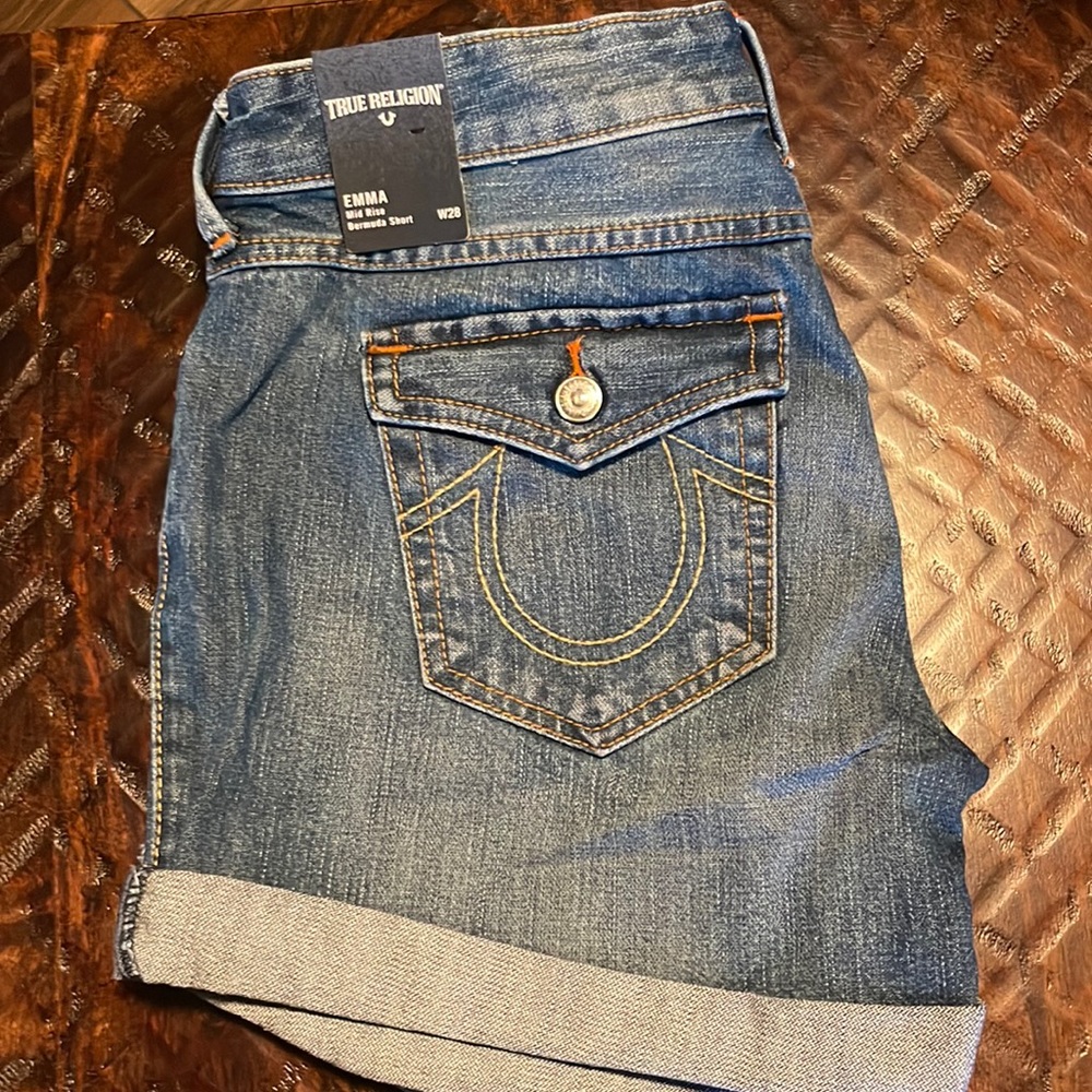 Brand New True Religion “Emma” Shorts. Size 28